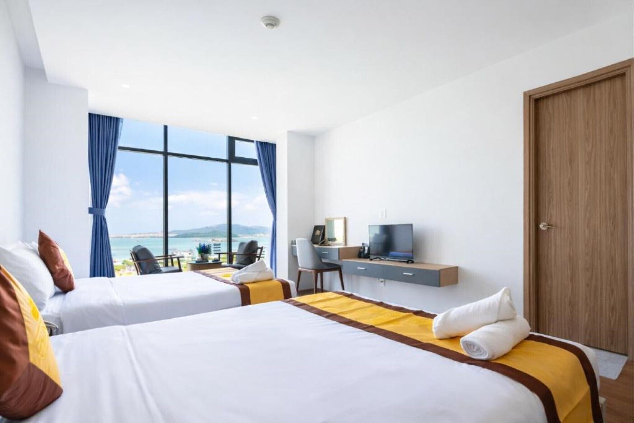 Vista frontal de la propiedad