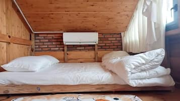 Panoramic Shared Dormitory | Premium bedding, individually decorated, individually furnished, desk