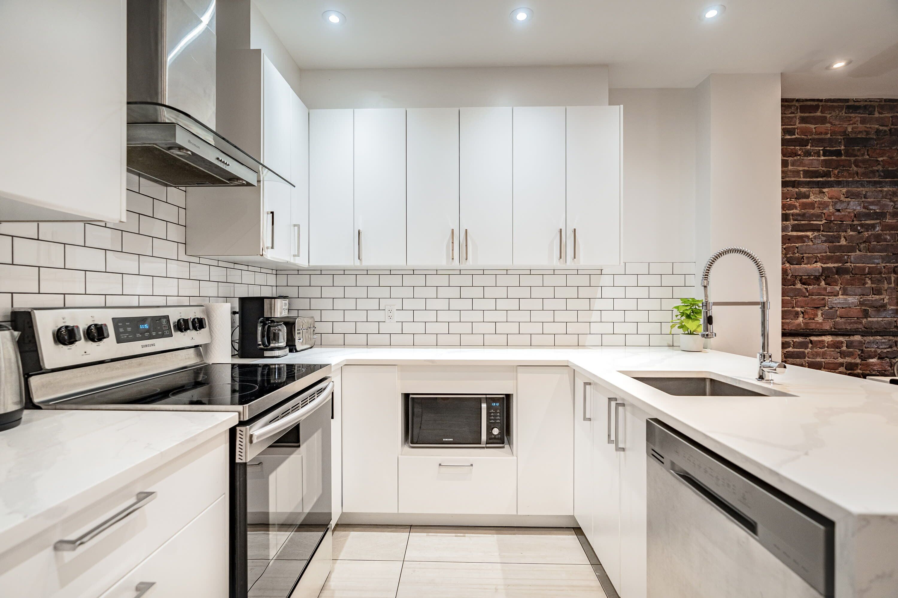 Kühlschrank, Mikrowelle, Ofen, Herdplatte