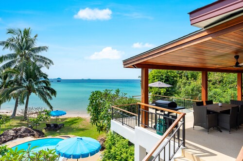 Beachfront Villa - 3 En-Suite Air Conditioned Bedrooms - Housekeeper Included. 