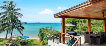 Beachfront Villa - 3 En-Suite Air Conditioned Bedrooms - Housekeeper Included.