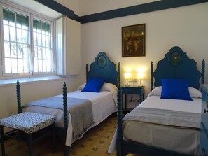 3 bedrooms, iron/ironing board, Internet, bed sheets - Holiday cottage 60 km from Barcelona, Tranquility and Enotourism. (Sant Joan de Mediona)