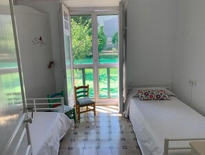 3 chambres, fer et planche à repasser, accès Internet, draps fournis