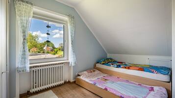 3 bedrooms, iron/ironing board, free WiFi, bed sheets