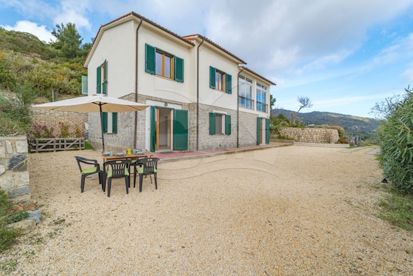 Outdoor dining - VILLA LA COLLINA - TRILOCALE LA COLLINA (Campo nell'Elba)