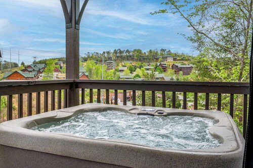 Charming New 5BR/4BA Cabin Near Dollywood. No Steep Roads!