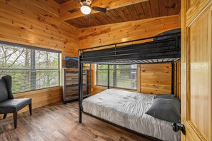 5 soverom, reiseseng for barn, wi-fi og sengetøy