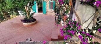 Large Panoramic Villa for 14 Guests