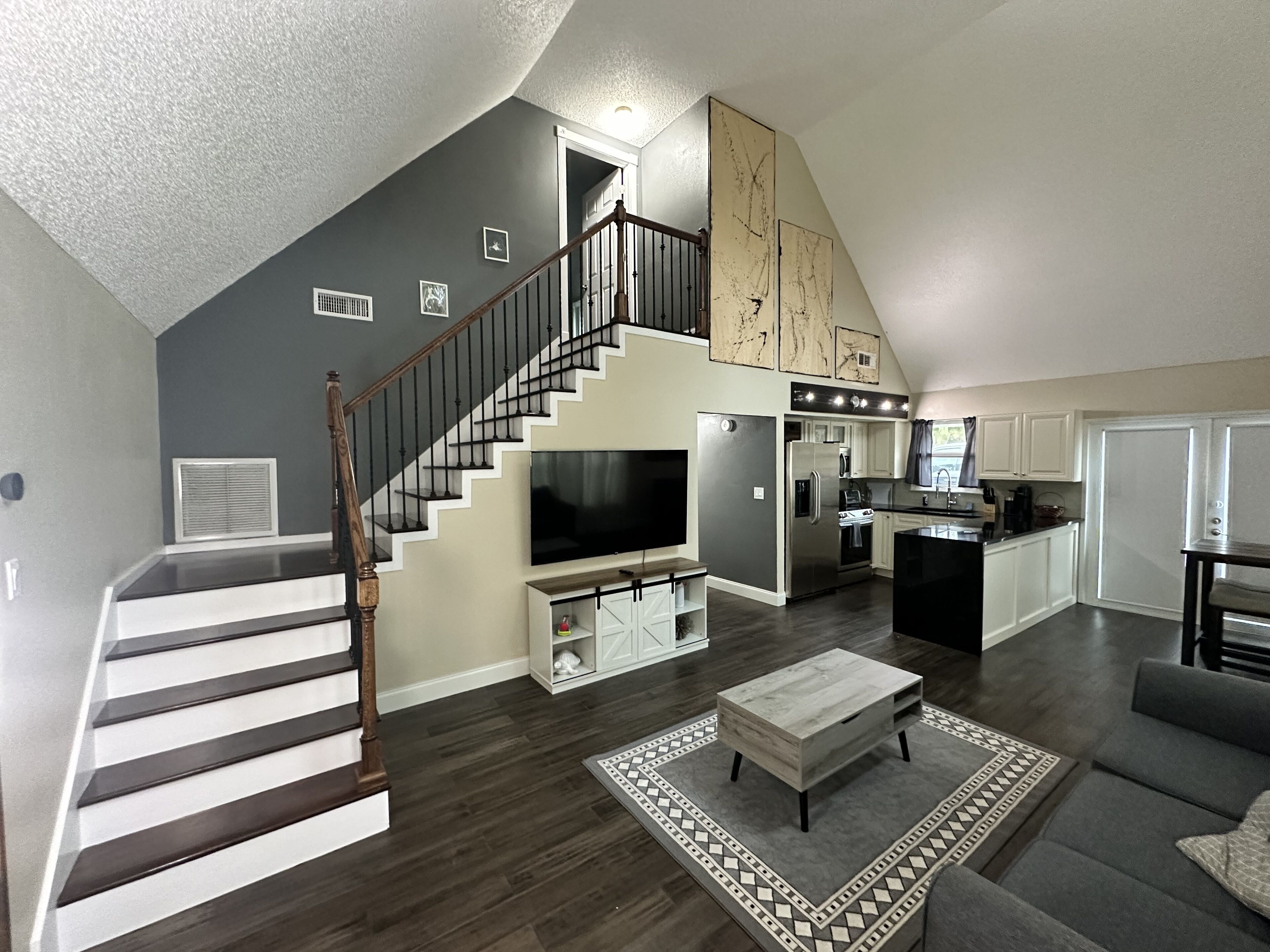 The Jupiter Chalet - Farm House less than 15 mins from the beach