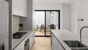 Fridge, microwave, oven, stovetop