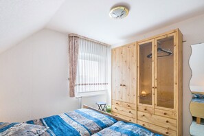 1 makuuhuone, silitysrauta/-lauta, vuodevaatteet