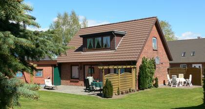 Holiday Apartment 'Ferienhaus Christa - Falshöft' with Private Terrace and Garden