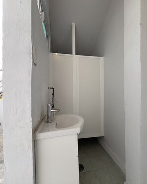 Towels, soap, shampoo, toilet paper