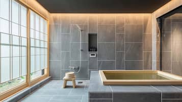House | Bathroom | Combined shower/tub, deep soaking tub, rainfall showerhead, hair dryer
