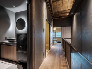 House | 3 bedrooms, in-room safe, individually decorated, individually furnished