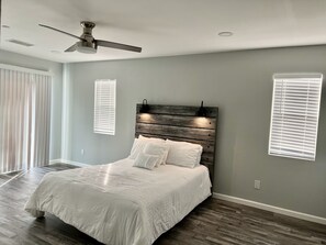 3 habitaciones y ropa de cama