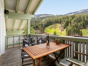 Outdoor dining - Flat in a panoramic location and close to the ski bus (Hopfgarten im Brixental)