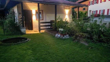 Familienapartment, 2 Schlafzimmer, Terrasse, zum Garten hin | Terrasse/Patio