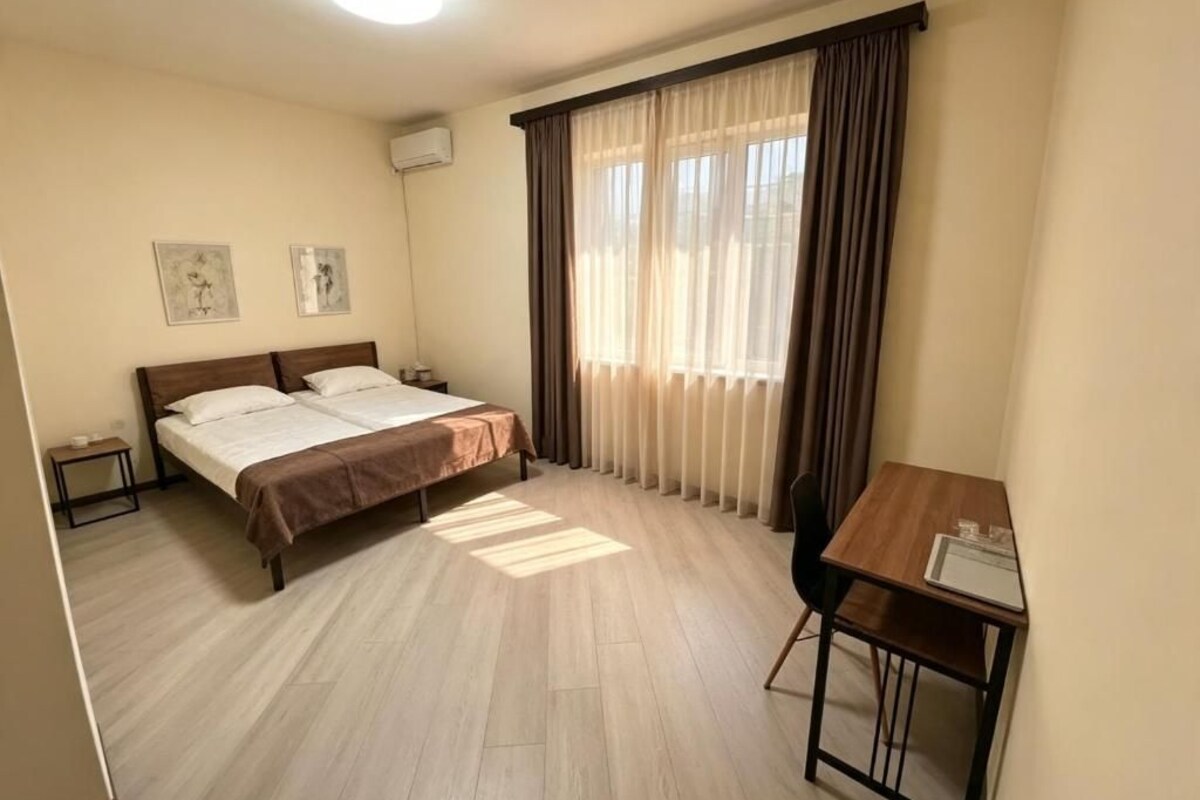 Basic Double or Twin Room | In-room safe, laptop workspace, WiFi (free), bed sheets
