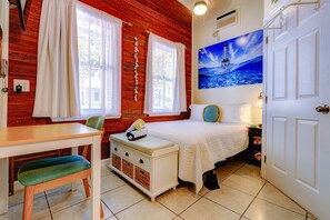 Internet - J Ferrara #9: Charming Studio Oasis, Steps from Duval Street, Southernmost Point & Shared Pool! (Key West)