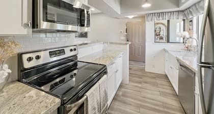 Fountain Hills One Bedroom. Views and Heated Pool and Spa.