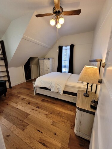 Nina's Attic - Historic Downtown Cody home