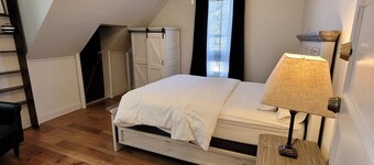 Nina's Attic - Historic Downtown Cody home