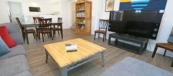 Cozy 1 Bedroom Condo Adjacent to Downtown