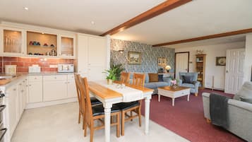 Cottage | Dining