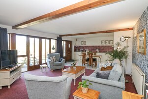 Cottage | Living area | Flat-screen TV