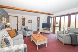 Cottage | Living area | Flat-screen TV