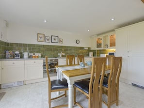 Cottage | Dining - Valley View (Barnstaple)