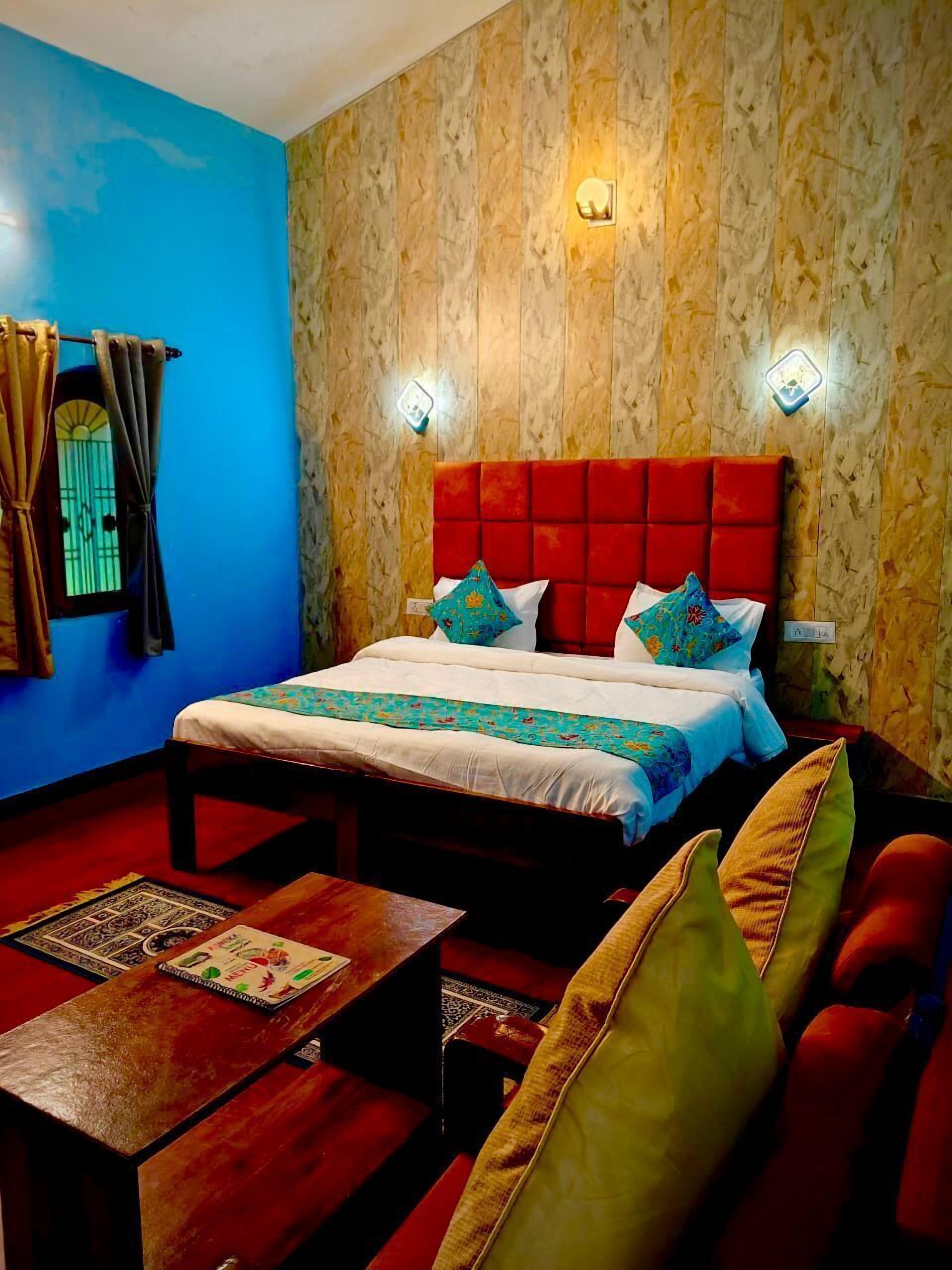 Premium Cottage, 1 King Bed, Garden View, Corner