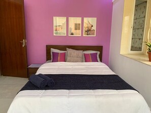 2 bedrooms, desk, iron/ironing board, WiFi