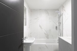 Apartment, 1 Bedroom | Bathroom