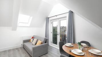 Appartement, 1 chambre | Salle de séjour