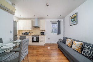 Apartment, 2 Schlafzimmer | Wohnzimmer