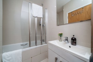 Apartment, 2 Bedrooms | Bathroom