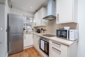 Apartment, 2 Bedrooms | Interior - Skyvillion - 2 Bed Apartment In Ladbroke Grove (London)