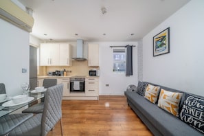 Apartment, 2 Bedrooms | Living room