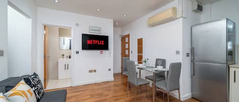 Apartment, 2 Bedrooms | Living room