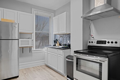 Cozy 1BR Retreat near Highland Park & Zoo