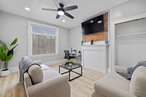 Cozy 1BR Retreat near Highland Park & Zoo
