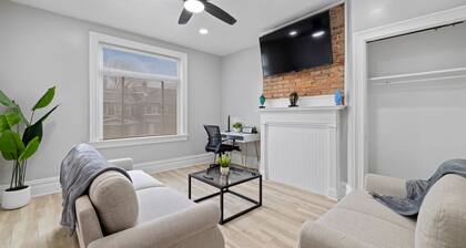 Cozy 1BR Retreat near Highland Park & Zoo
