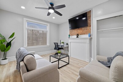 Cozy 1BR Retreat near Highland Park & Zoo