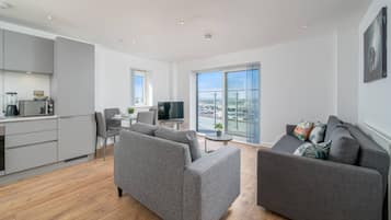 Apartment, 2 Bedrooms | Living room