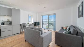 Apartment, 2 Bedrooms | Living room