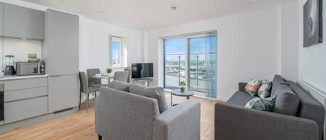 Apartment, 2 Bedrooms | Living room
