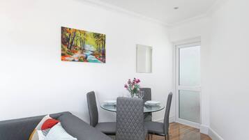 Apartment, 4 Bedrooms | Dining