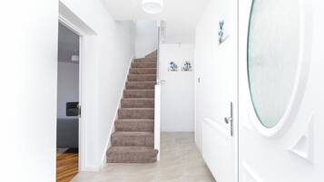 Apartment, 4 Bedrooms | Interior